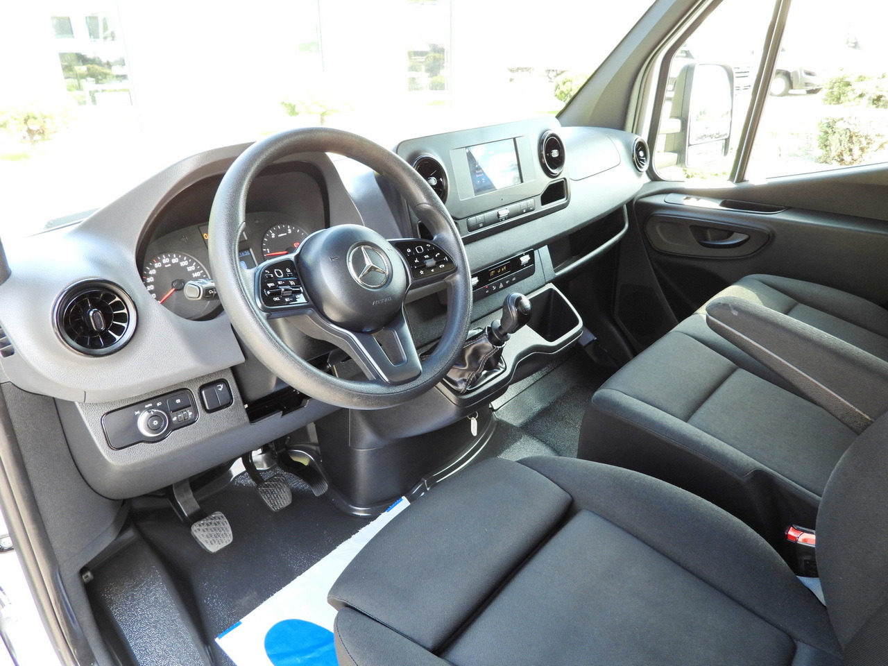 MERCEDES SPRINTER 514 BOX LIFT 8 PALLETS CRUISE CONTROL TWIN WHEELS AIR CONDITIONING 140HP - Koffer Transporter: das Bild 2 MERCEDES SPRINTER 514 BOX LIFT 8 PALLETS CRUISE CONTROL TWIN WHEELS AIR CONDITIONING 140HP - Koffer Transporter: das Bild 2
