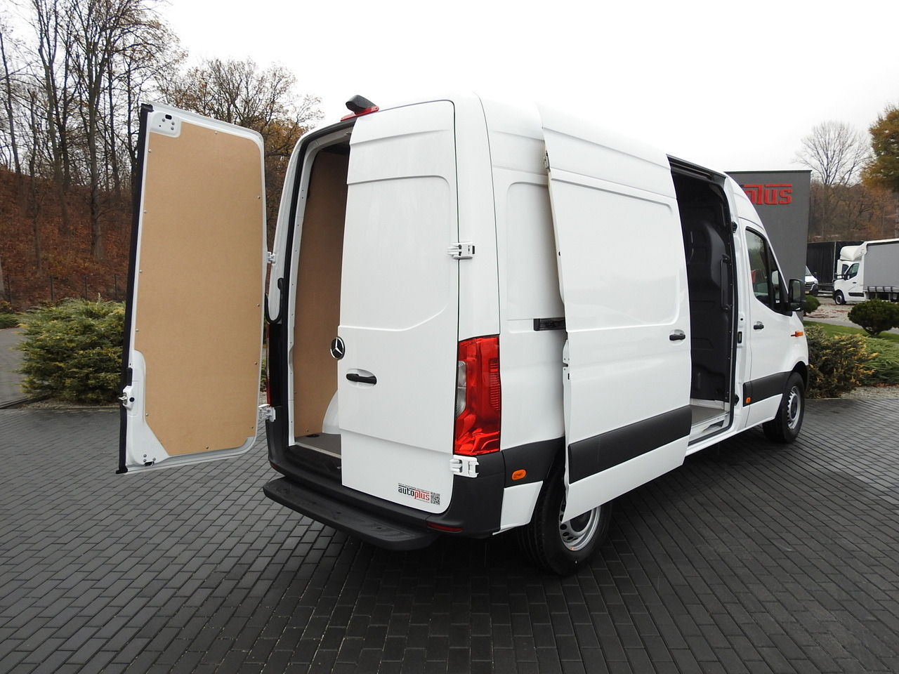 MERCEDES eSprinter NEW ELECTRIC VAN AUTOMATIC TRANSMISSION GUARANTEE 95HP - Kastenwagen: das Bild 3 MERCEDES eSprinter NEW ELECTRIC VAN AUTOMATIC TRANSMISSION GUARANTEE 95HP - Kastenwagen: das Bild 3