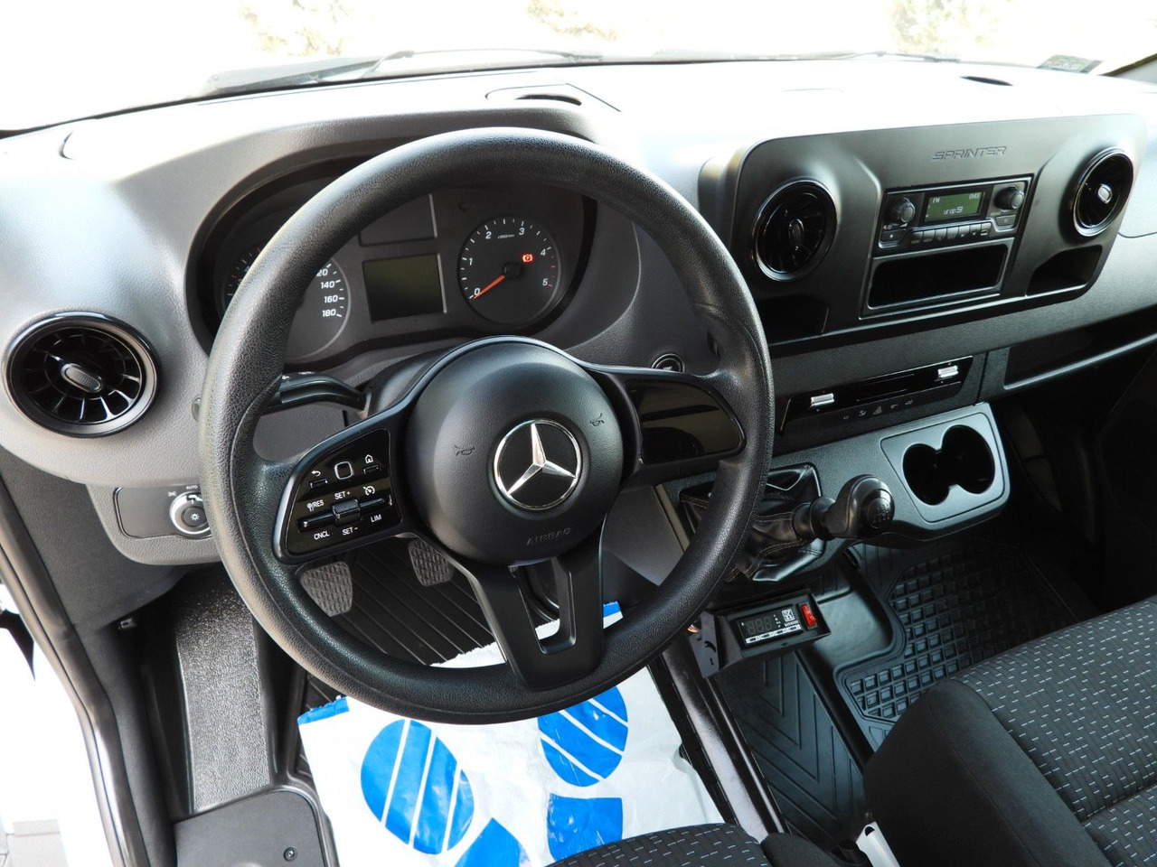 Mercedes-Benz SPRINTER 316 KÜHLKOFFER 0*C AUFZUG 8 PALETTEN - Kühltransporter: das Bild 2 Mercedes-Benz SPRINTER 316 KÜHLKOFFER 0*C AUFZUG 8 PALETTEN - Kühltransporter: das Bild 2
