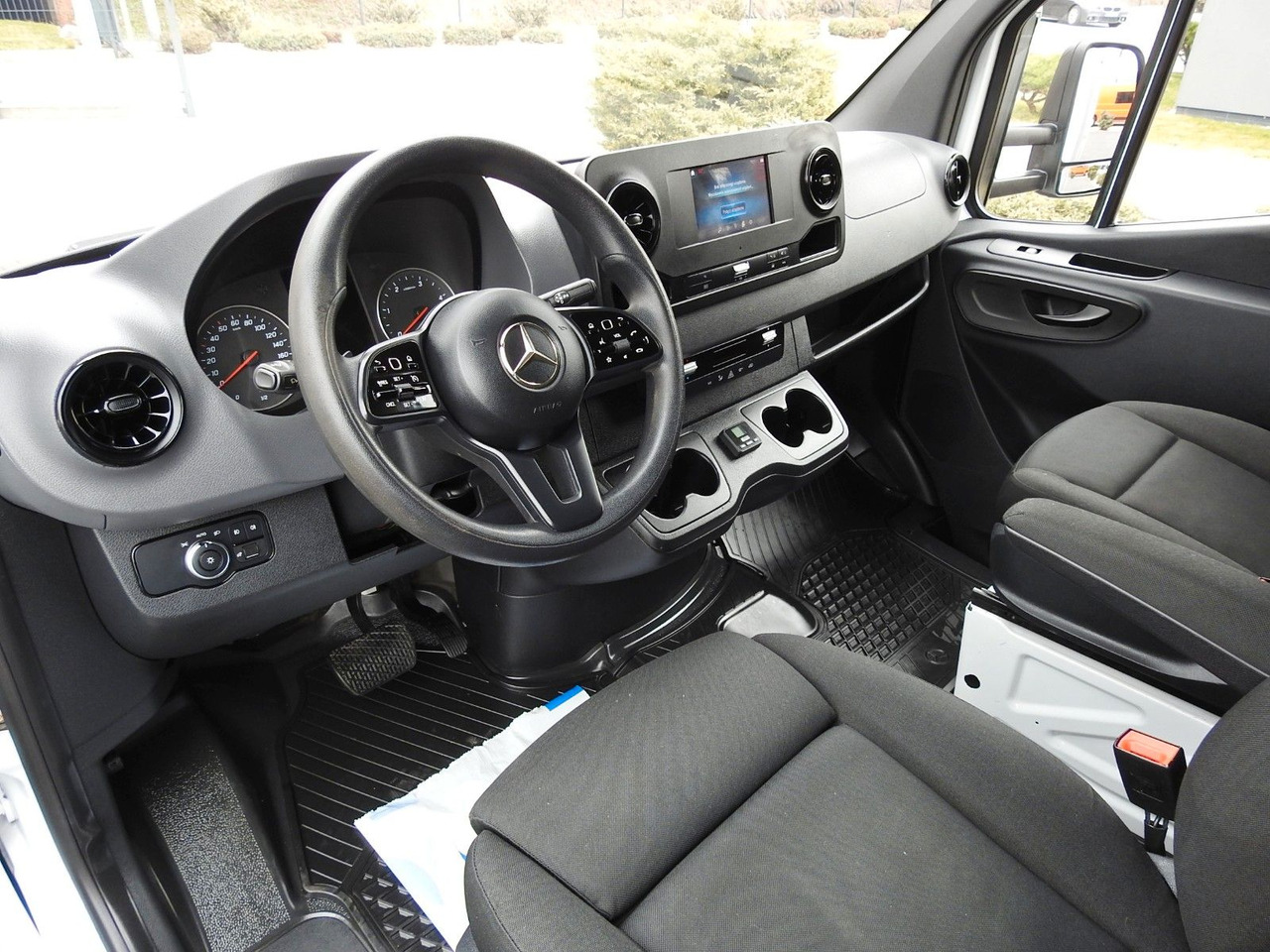 Mercedes-Benz SPRINTER 316 PRITSCHE PLANE 10 PALETTEN WEBASTO - Planen Transporter, Transporter mit Doppelkabine: das Bild 2 Mercedes-Benz SPRINTER 316 PRITSCHE PLANE 10 PALETTEN WEBASTO - Planen Transporter, Transporter mit Doppelkabine: das Bild 2
