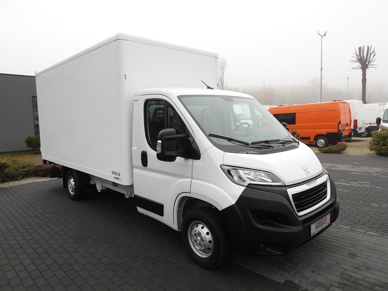 PEUGEOT BOXER BOX LIFT 8 PALLETS CRUISE CONTROL AIR CONDITIONING 140HP - Koffer Transporter: das Bild 4 PEUGEOT BOXER BOX LIFT 8 PALLETS CRUISE CONTROL AIR CONDITIONING 140HP - Koffer Transporter: das Bild 4
