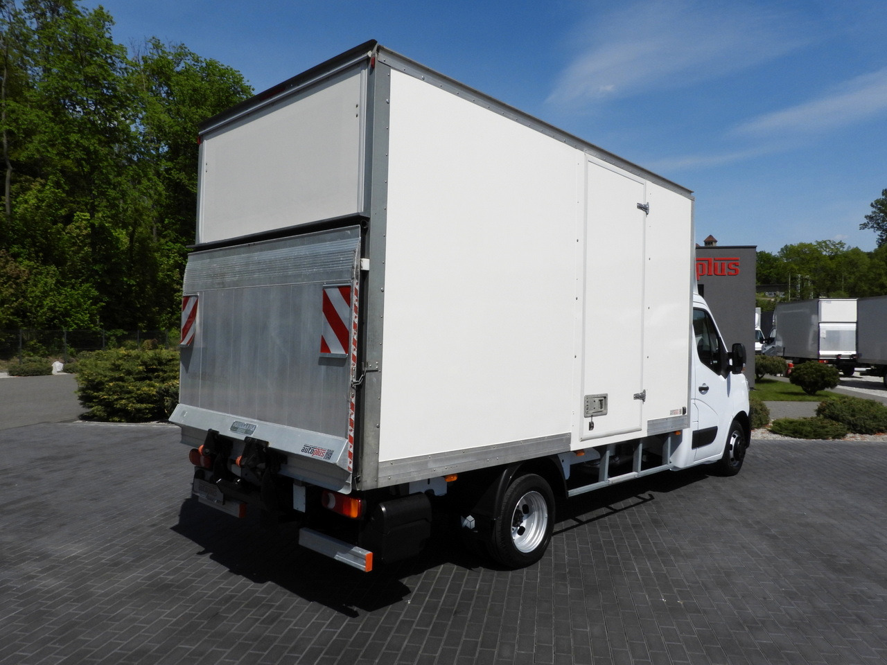 RENAULT MASTER BOX LIFT 8 PALLETS CRUISE CONTROL NAVIGATION LED LIGHTS TWIN WHEELS AIR CONDITIONING 145HP - Koffer Transporter: das Bild 3 RENAULT MASTER BOX LIFT 8 PALLETS CRUISE CONTROL NAVIGATION LED LIGHTS TWIN WHEELS AIR CONDITIONING 145HP - Koffer Transporter: das Bild 3