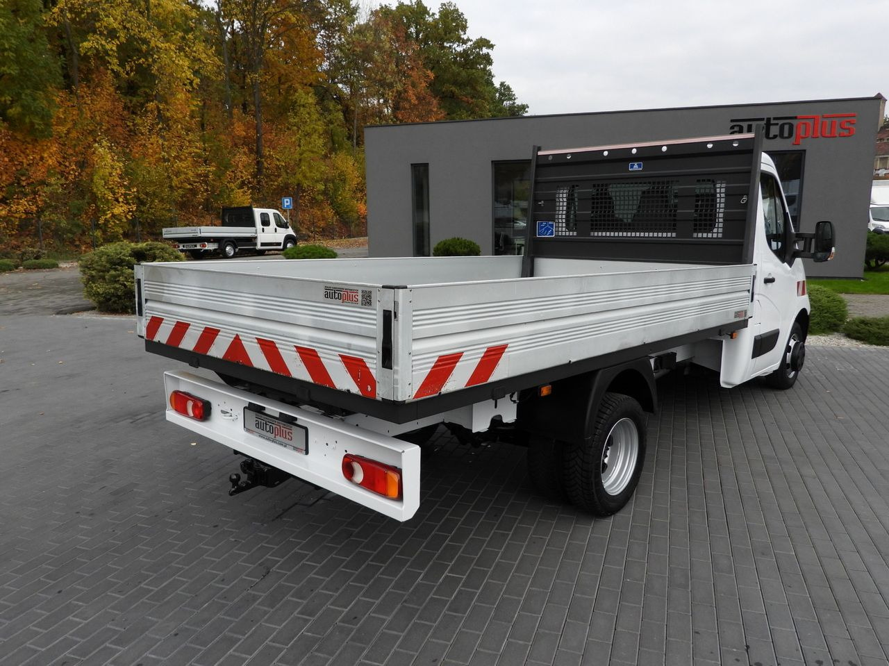 RENAULT MASTER STAKE BODY CRUISE CONTROL NAVIGATION TWIN WHEELS AIR CONDITIONING 130HP - Pritsche Transporter: das Bild 3 RENAULT MASTER STAKE BODY CRUISE CONTROL NAVIGATION TWIN WHEELS AIR CONDITIONING 130HP - Pritsche Transporter: das Bild 3