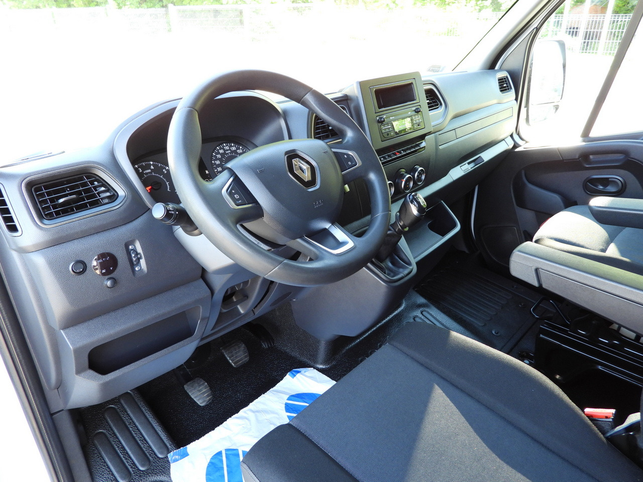 RENAULT MASTER TARPAULIN 10 PALLETS WEBASTO CRUISE CONTROL LED LIGHTS PNEUMATICS AIR CONDITIONING 165HP - Planen Transporter: das Bild 2 RENAULT MASTER TARPAULIN 10 PALLETS WEBASTO CRUISE CONTROL LED LIGHTS PNEUMATICS AIR CONDITIONING 165HP - Planen Transporter: das Bild 2