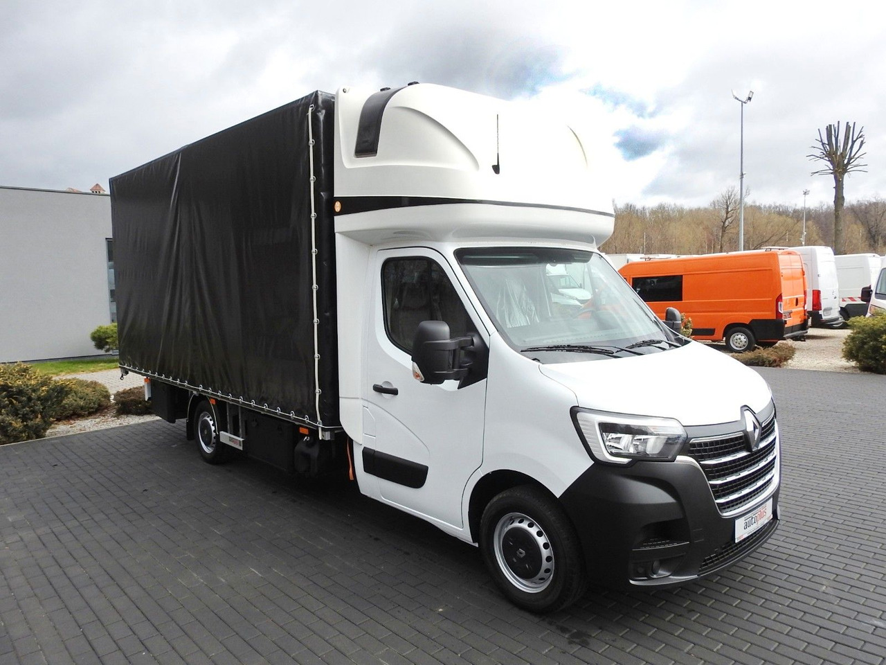 Renault MASTER PRITSCHE PLANE 10 PALETTEN WEBASTO A/C - Planen Transporter: das Bild 4 Renault MASTER PRITSCHE PLANE 10 PALETTEN WEBASTO A/C - Planen Transporter: das Bild 4