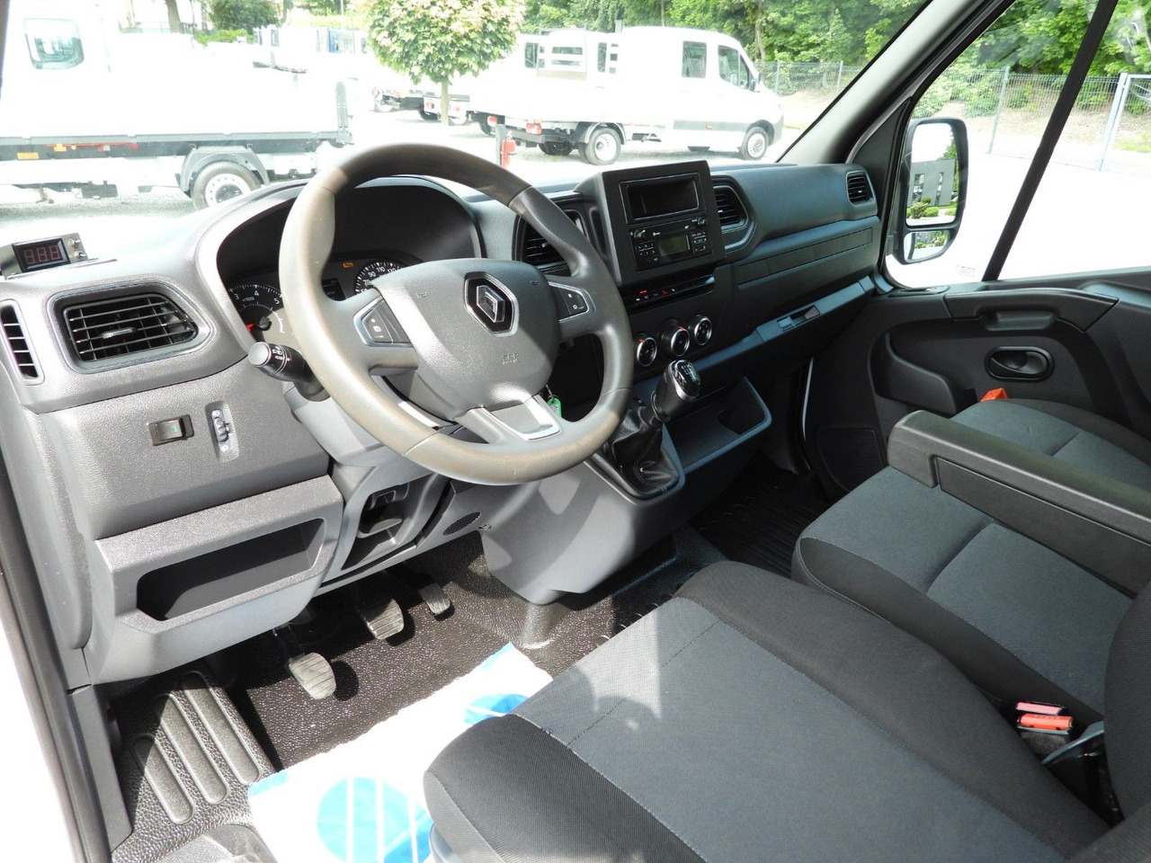 Renault MASTER PRITSCHE PLANE 10 PALETTEN WEBASTO A/C - Planen Transporter: das Bild 2 Renault MASTER PRITSCHE PLANE 10 PALETTEN WEBASTO A/C - Planen Transporter: das Bild 2