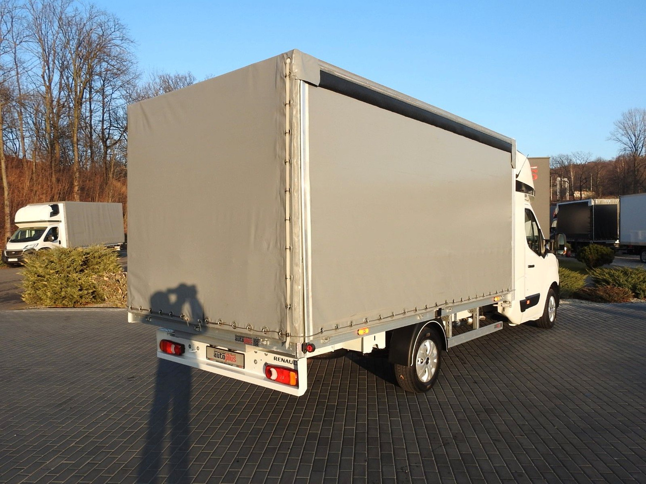Renault MASTER PRITSCHE PLANE 8 PALETTEN WEBASTO - Planen Transporter, Transporter mit Doppelkabine: das Bild 3 Renault MASTER PRITSCHE PLANE 8 PALETTEN WEBASTO - Planen Transporter, Transporter mit Doppelkabine: das Bild 3