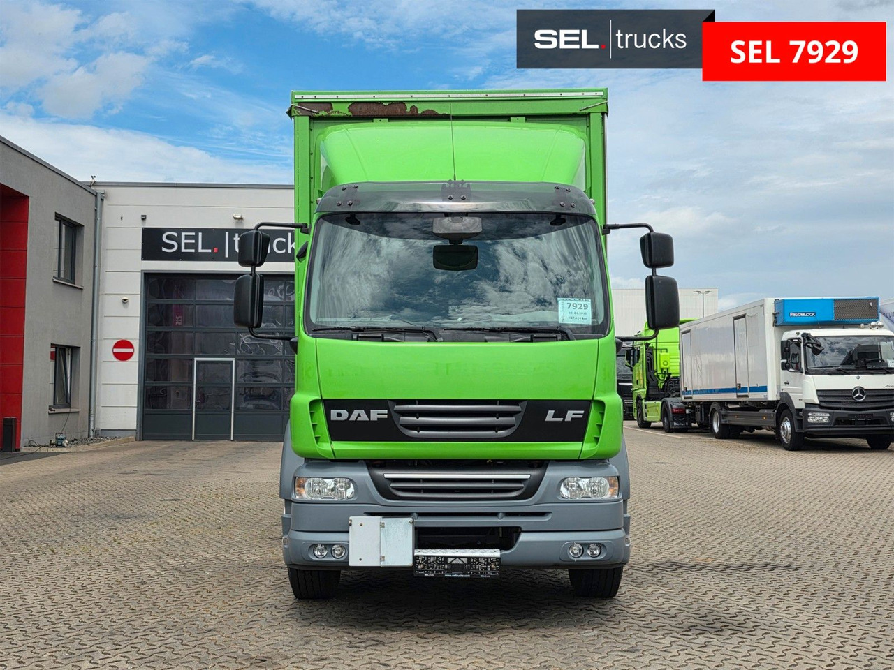 DAF FA LF 55.300 / Ladebordwand + Kofferseite - Plane LKW: das Bild 2 DAF FA LF 55.300 / Ladebordwand + Kofferseite - Plane LKW: das Bild 2