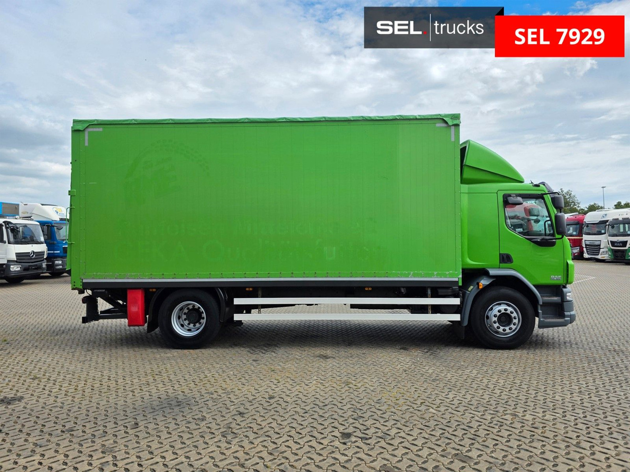 DAF FA LF 55.300 / Ladebordwand + Kofferseite - Plane LKW: das Bild 4 DAF FA LF 55.300 / Ladebordwand + Kofferseite - Plane LKW: das Bild 4
