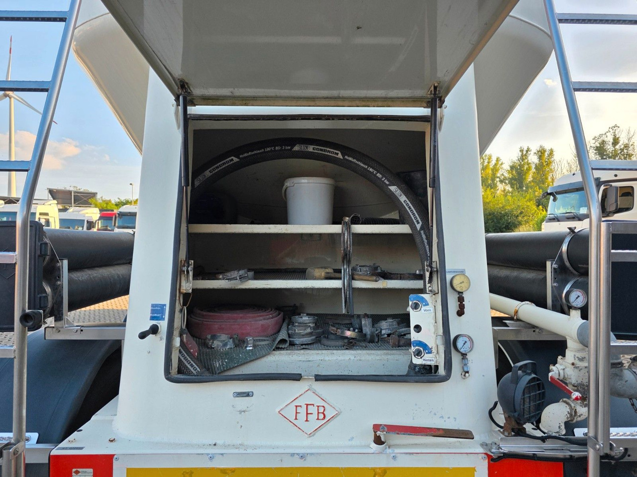 Siloauflieger Feldbinder EUT 40.3/7645/A/2 / 1 Kammer: das Bild 18 Siloauflieger Feldbinder EUT 40.3/7645/A/2 / 1 Kammer: das Bild 18