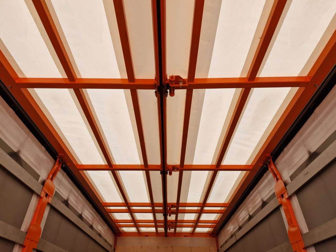 Plane LKW Mercedes-Benz Actros 2548 / Retarder / Euro 6E / Aluklappen: das Bild 11 Plane LKW Mercedes-Benz Actros 2548 / Retarder / Euro 6E / Aluklappen: das Bild 11