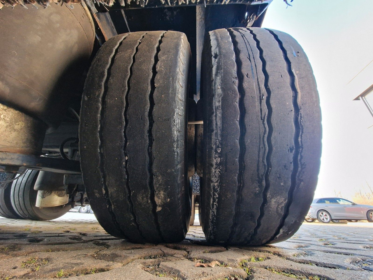 Pritschenauflieger/ Plattformauflieger Meusburger MPS-4 / Lenkachse / Liftachse: das Bild 25