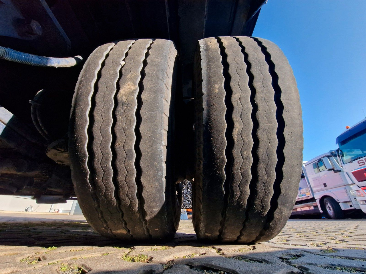 Pritschenauflieger/ Plattformauflieger Meusburger MPS-4 / Lenkachse / Liftachse: das Bild 22