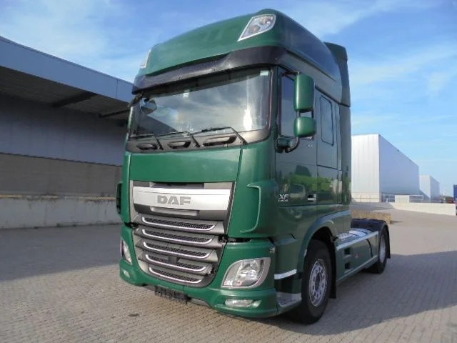 Sattelzugmaschine DAF XF 106.460 SUPER SPACE CAB: das Bild 10