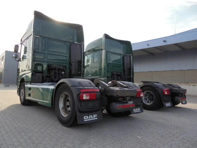 Sattelzugmaschine DAF XF 106.460 SUPER SPACE CAB: das Bild 7
