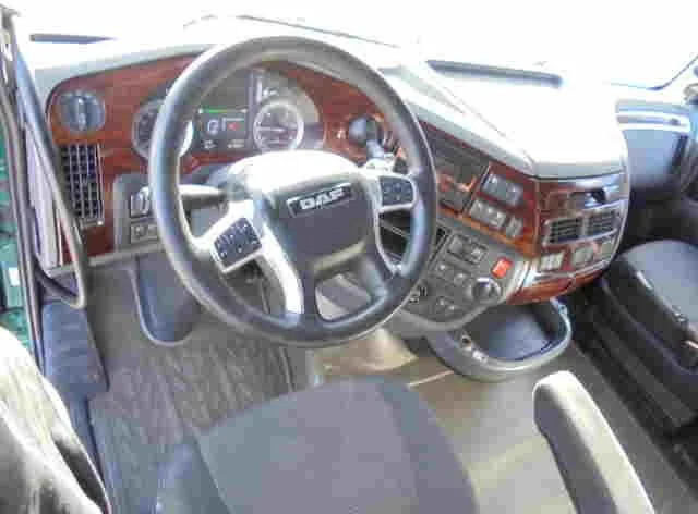 Innenraum Bild 1: Sattelzugmaschine DAF XF 106.460 SUPER SPACE CAB