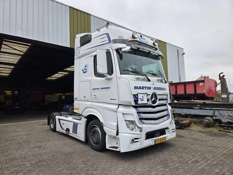 Mercedes-Benz Actros 1842 LS CABINE SCHADE NL TRUCK - Sattelzugmaschine: das Bild 2 Mercedes-Benz Actros 1842 LS CABINE SCHADE NL TRUCK - Sattelzugmaschine: das Bild 2