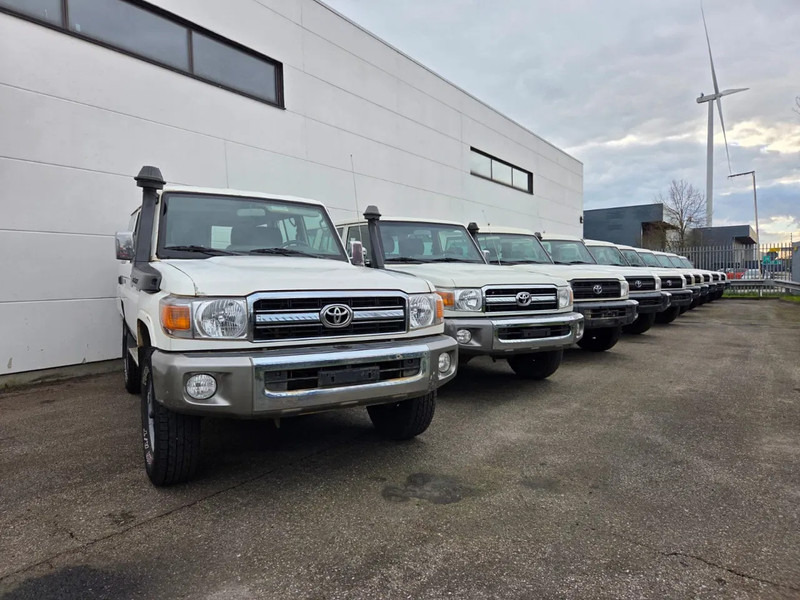 Toyota Land Cruiser HZJ76 + HZJ78L + PICKUP 4WD EXPORT OUT EU ONLY - Pick-up: das Bild 1 Toyota Land Cruiser HZJ76 + HZJ78L + PICKUP 4WD EXPORT OUT EU ONLY - Pick-up: das Bild 1