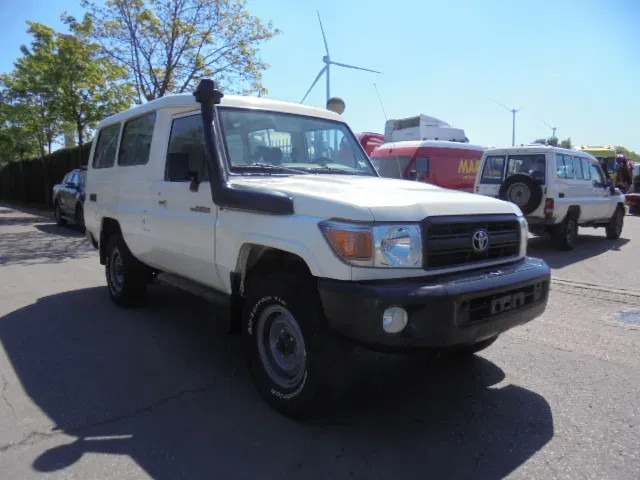Toyota Land Cruiser HZJ78L 4X4 EXPORT OUTSIDE EU ONLY - PKW: das Bild 3 Toyota Land Cruiser HZJ78L 4X4 EXPORT OUTSIDE EU ONLY - PKW: das Bild 3