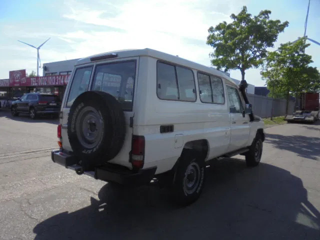 Toyota Land Cruiser HZJ78L 4X4 EXPORT OUTSIDE EU ONLY - PKW: das Bild 5 Toyota Land Cruiser HZJ78L 4X4 EXPORT OUTSIDE EU ONLY - PKW: das Bild 5