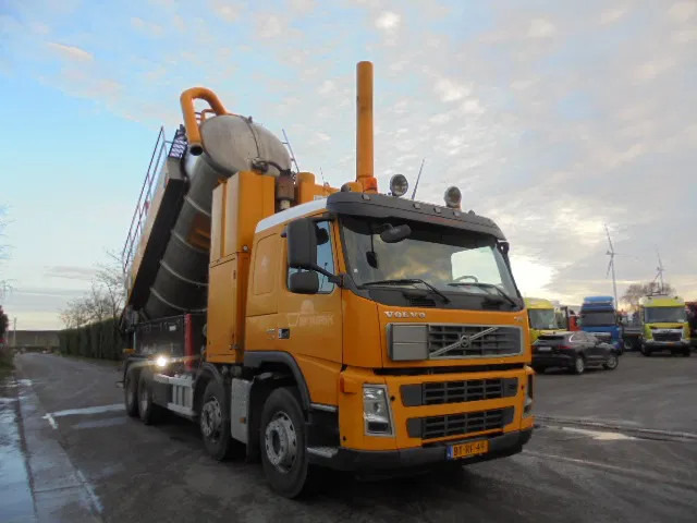 Volvo FM 400 8X4 BLADGEVEERD - Saug-/ Spülfahrzeug: das Bild 3 Volvo FM 400 8X4 BLADGEVEERD - Saug-/ Spülfahrzeug: das Bild 3