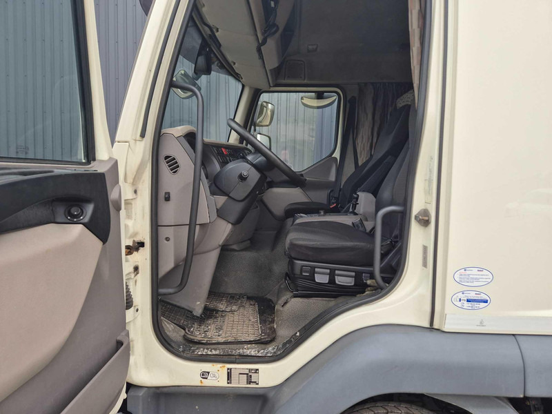 Innenraum Bild 1: Plane LKW DAF LF 12.180