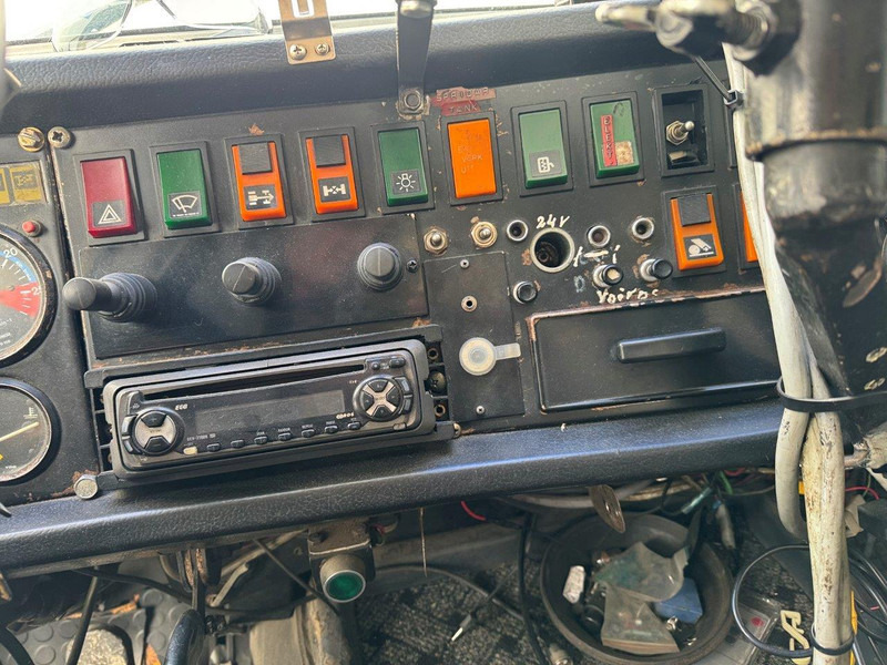 Sattelzugmaschine Volvo N12, N1225: das Bild 8