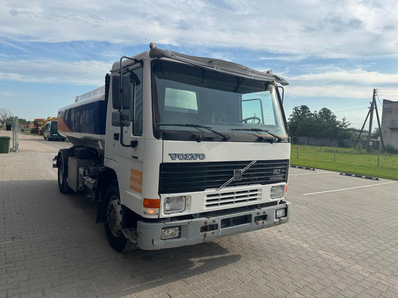 Volvo FL 7 260, 10000 liter - Tankwagen: das Bild 2 Volvo FL 7 260, 10000 liter - Tankwagen: das Bild 2