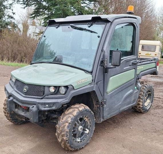 John Deere XUV 865M - Quad: das Bild 1 John Deere XUV 865M - Quad: das Bild 1