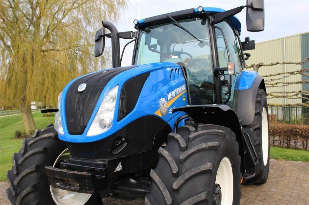 New Holland T6.155 - Traktor: das Bild 2 New Holland T6.155 - Traktor: das Bild 2