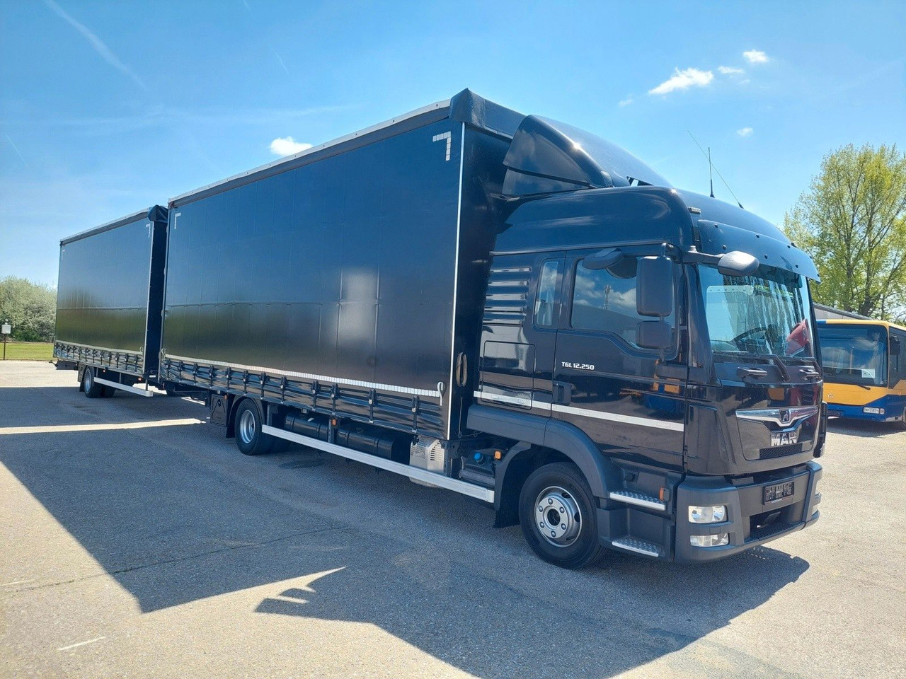 MAN TGL 12.250 BL 4x2 + Anhänger KONAR 38 Paletten - Plane LKW: das Bild 2 MAN TGL 12.250 BL 4x2 + Anhänger KONAR 38 Paletten - Plane LKW: das Bild 2