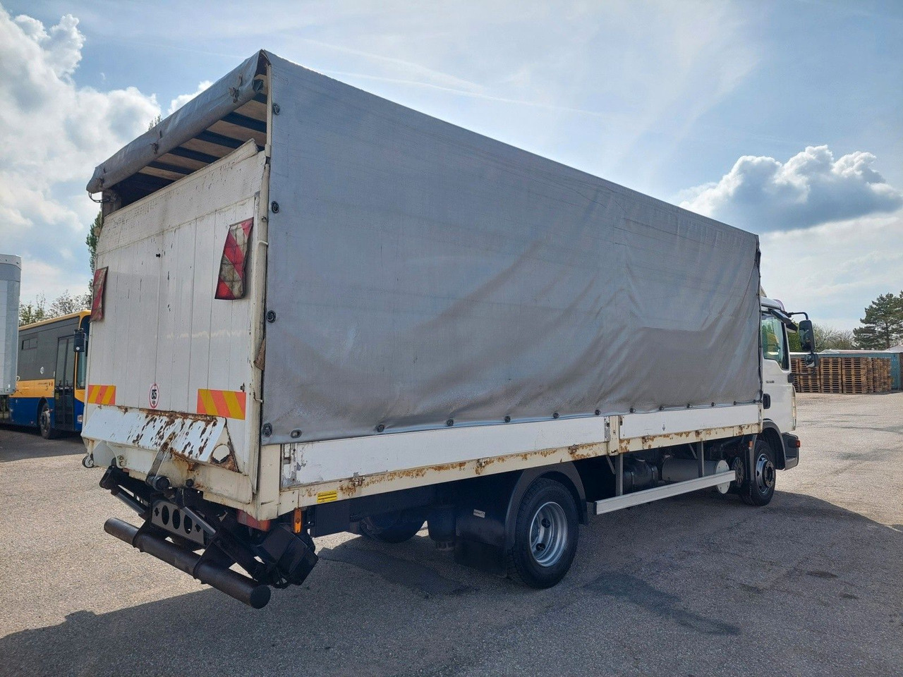 MAN TGL 8.180 4X2 BL - Plane LKW: das Bild 4 MAN TGL 8.180 4X2 BL - Plane LKW: das Bild 4