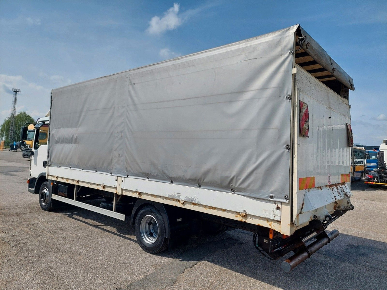 MAN TGL 8.180 4X2 BL - Plane LKW: das Bild 3 MAN TGL 8.180 4X2 BL - Plane LKW: das Bild 3
