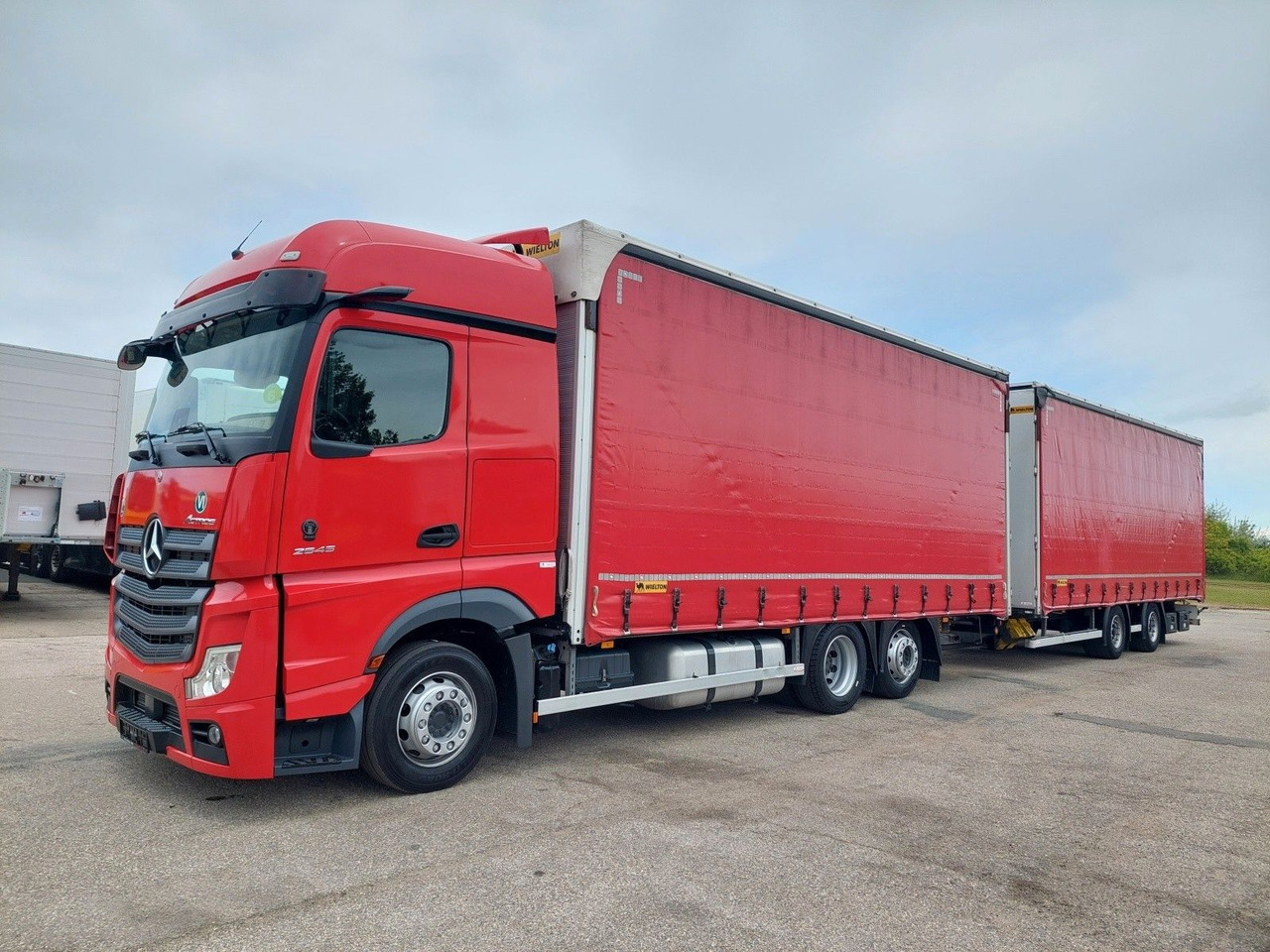 Mercedes-Benz Actros 2545 L/NR 6x2 + Wielton PC2K Durchbar - Plane LKW: das Bild 1 Mercedes-Benz Actros 2545 L/NR 6x2 + Wielton PC2K Durchbar - Plane LKW: das Bild 1