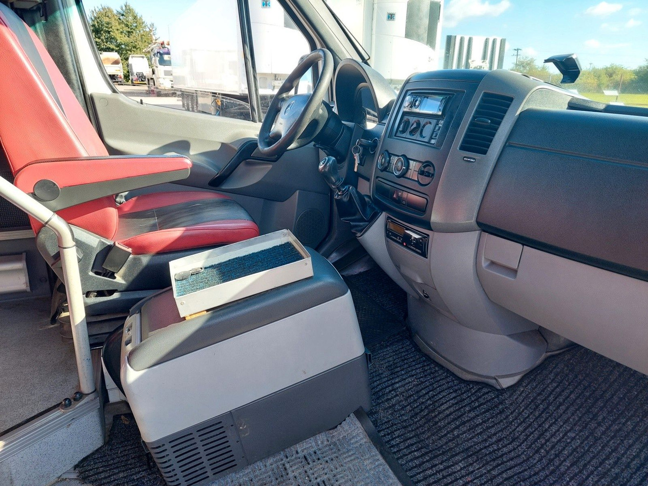 Kleinbus, Personentransporter Mercedes-Benz Sprinter 519 CDI: das Bild 12