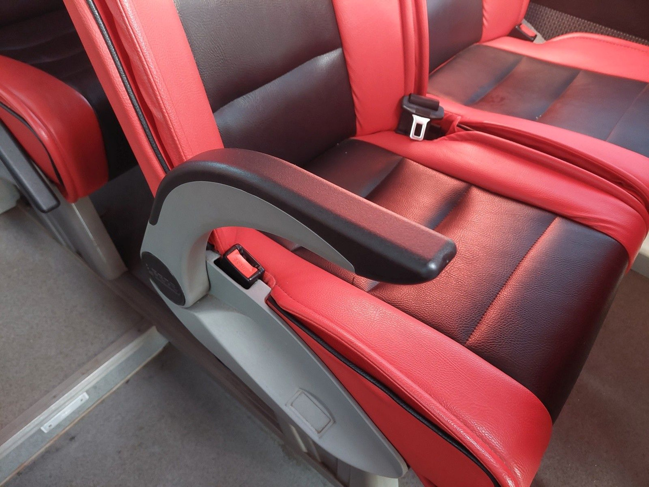 Kleinbus, Personentransporter Mercedes-Benz Sprinter 519 CDI: das Bild 16