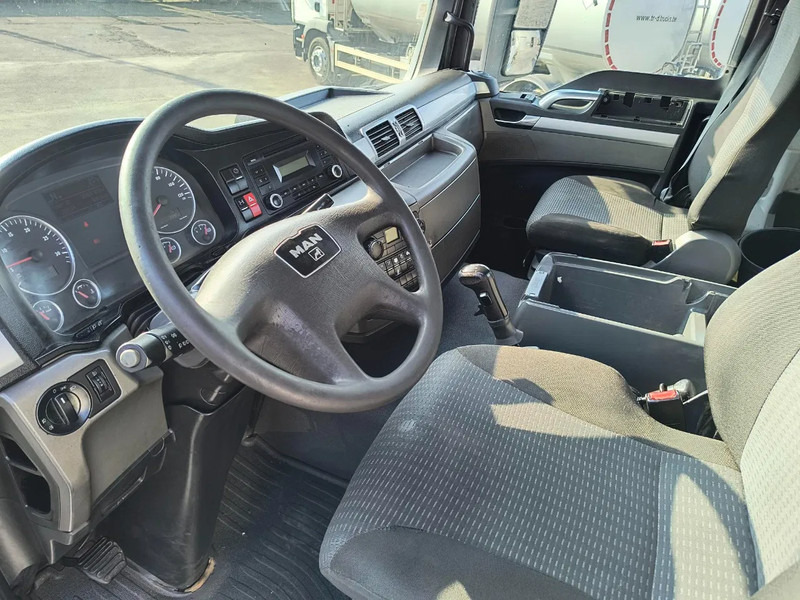 Innenraum Bild 1: Tankwagen Für die Beförderung von Milch MAN TGS 26.360 15000L INSULATED INOX TANK - 1 COMP - INTARDER