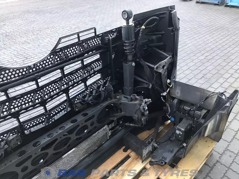 Mercedes-Benz Actros MP4 Bumper Mercedes A 960 310 23 22 - Stoßstange für LKW: das Bild 4 Mercedes-Benz Actros MP4 Bumper Mercedes A 960 310 23 22 - Stoßstange für LKW: das Bild 4