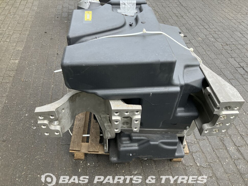 Volvo Brandstoftank Volvo 290 Liter 22951971 - Kraftstofftank für LKW: das Bild 3 Volvo Brandstoftank Volvo 290 Liter 22951971 - Kraftstofftank für LKW: das Bild 3