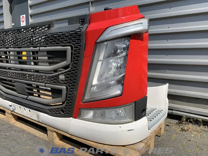Volvo FH4 - Stoßstange für LKW: das Bild 2 Volvo FH4 - Stoßstange für LKW: das Bild 2