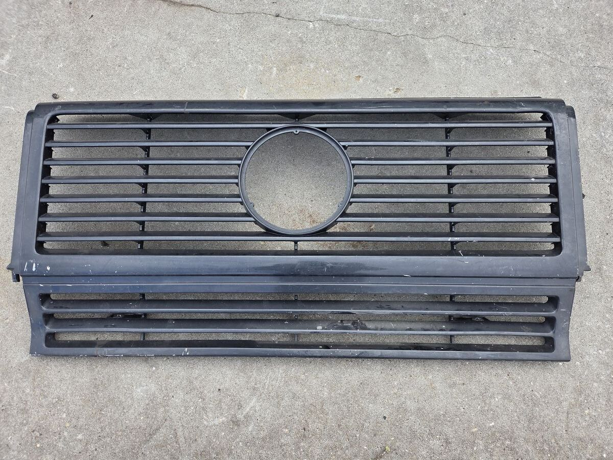 W463 Grill grijs Mercedes-Benz voor auto - Kühlergrill für PKW: das Bild 1 W463 Grill grijs Mercedes-Benz voor auto - Kühlergrill für PKW: das Bild 1