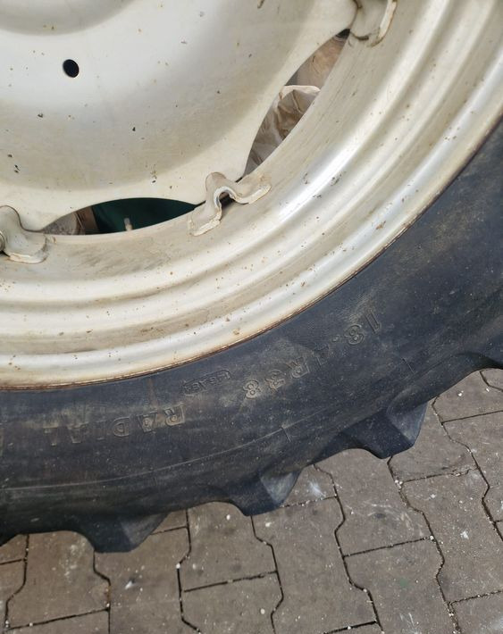 Części do Ciągnika Massey Ferguson MF 3000, 6000 Koła tylne 18,4R38 do ciągnika MF - Komplettrad für Landmaschine: das Bild 2 Części do Ciągnika Massey Ferguson MF 3000, 6000 Koła tylne 18,4R38 do ciągnika MF - Komplettrad für Landmaschine: das Bild 2