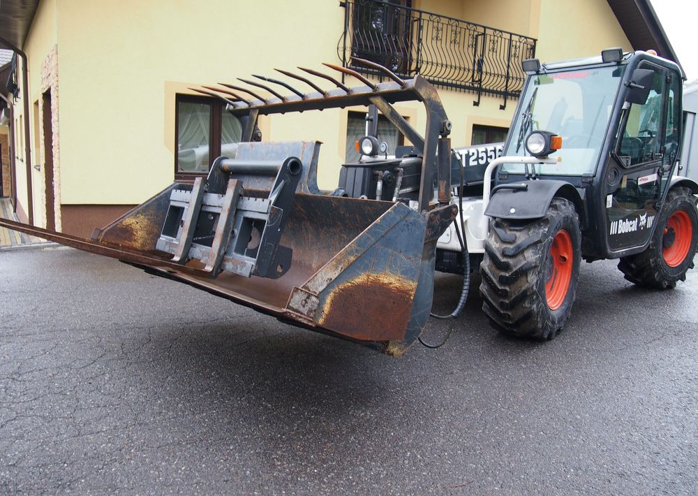 Ładowarka teleskopowa Bobcat T2556 2005 Ładowarka teleskopowa BOBCAT - Teleskoplader: das Bild 3 Ładowarka teleskopowa Bobcat T2556 2005 Ładowarka teleskopowa BOBCAT - Teleskoplader: das Bild 3