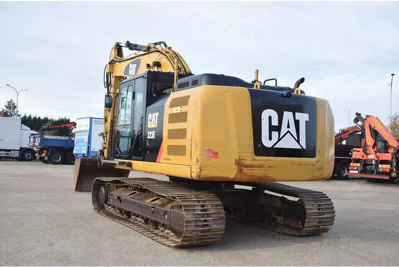 Caterpillar 323E-stock id2 - Kettenbagger: das Bild 2 Caterpillar 323E-stock id2 - Kettenbagger: das Bild 2