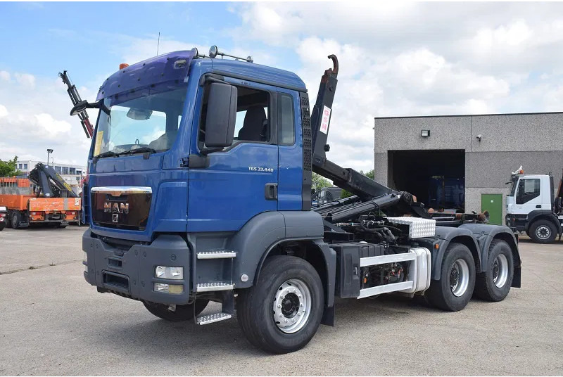 MAN TGS 33.440 - Abrollkipper: das Bild 1 MAN TGS 33.440 - Abrollkipper: das Bild 1