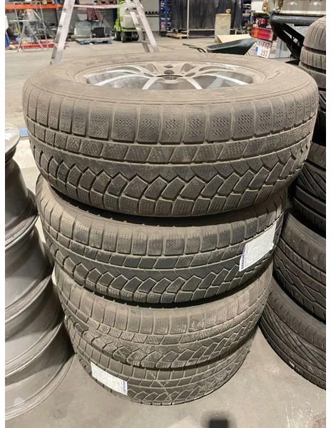 Continental Continental banden met velgen 235/65 R17 - Felgen und Reifen für PKW: das Bild 1 Continental Continental banden met velgen 235/65 R17 - Felgen und Reifen für PKW: das Bild 1