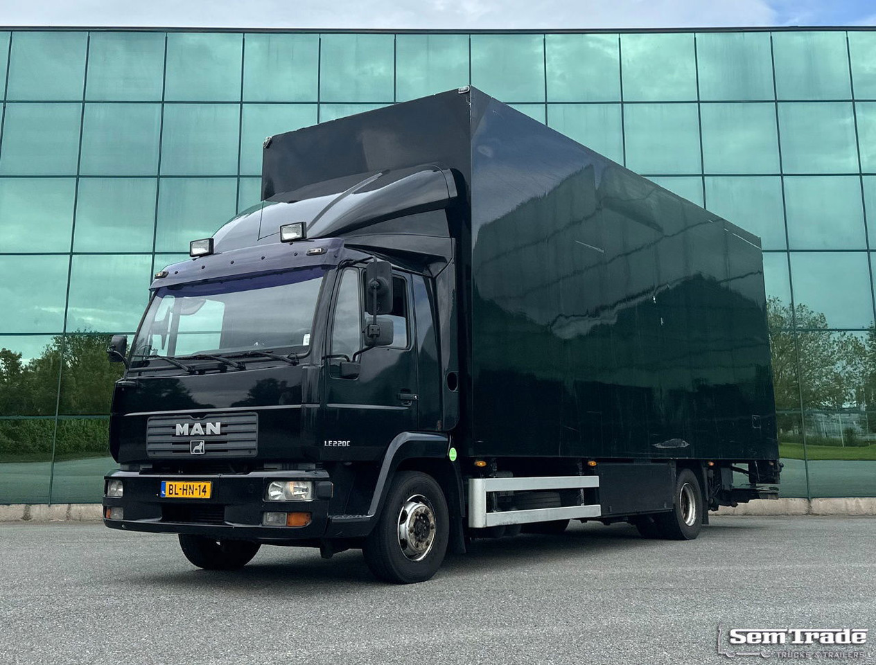 MAN LE 220C Euro 3 Isolated BOX + BOX Heater 740 x 240 x 295 CM Inside Holland Truck - Koffer LKW: das Bild 1 MAN LE 220C Euro 3 Isolated BOX + BOX Heater 740 x 240 x 295 CM Inside Holland Truck - Koffer LKW: das Bild 1