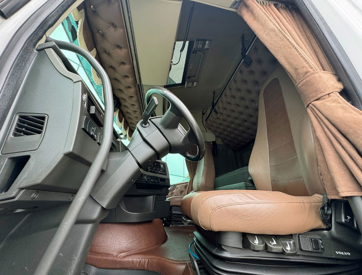 Sattelzugmaschine Volvo FH Globetrotter 6X2 701.000 KM Super Condition NL Truck: das Bild 7