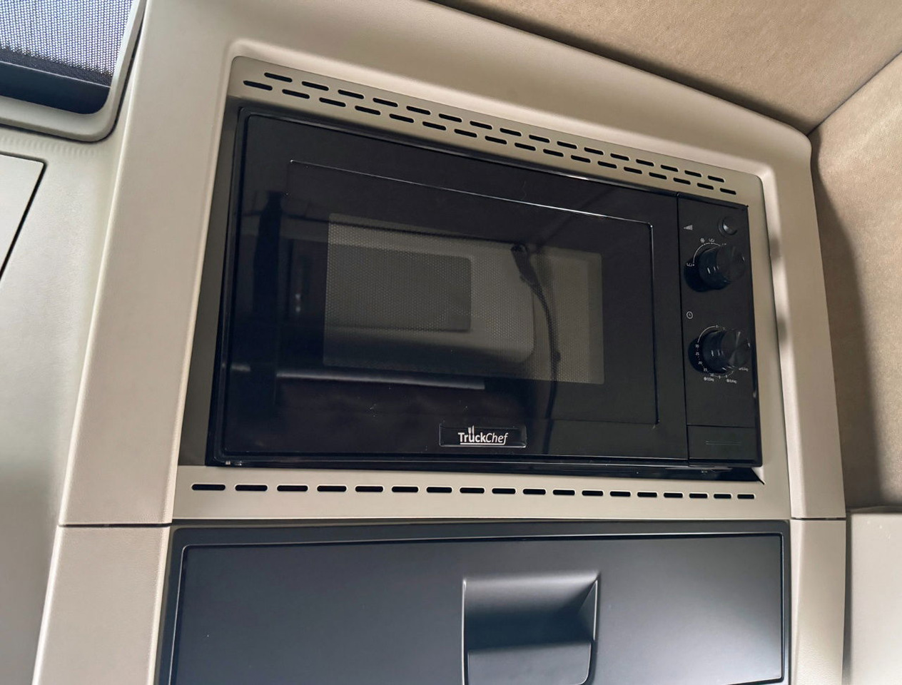 Sattelzugmaschine Volvo FH Globetrotter 6X2 701.000 KM Super Condition NL Truck: das Bild 12