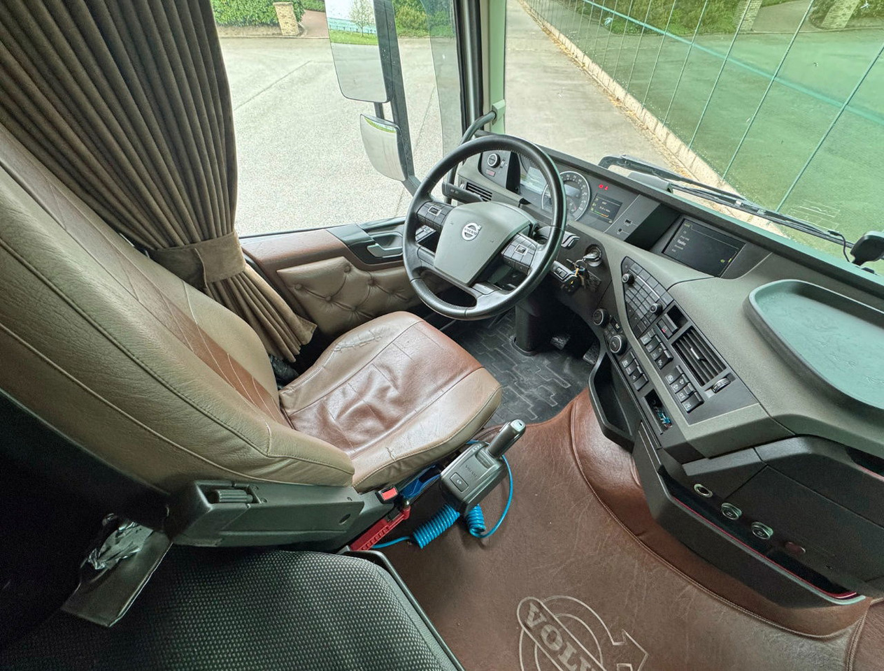 Sattelzugmaschine Volvo FH Globetrotter 6X2 701.000 KM Super Condition NL Truck: das Bild 8